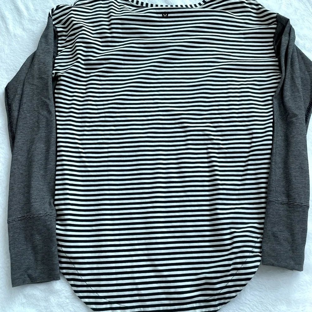Weekender Long Sleeve - Picture 2 of 2
